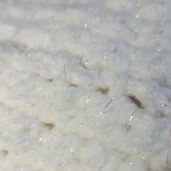 Handmade Crotched, White w Sparkles, 19 1/2" Circumference , 18-36 Mos. - Picture 3 of 6
